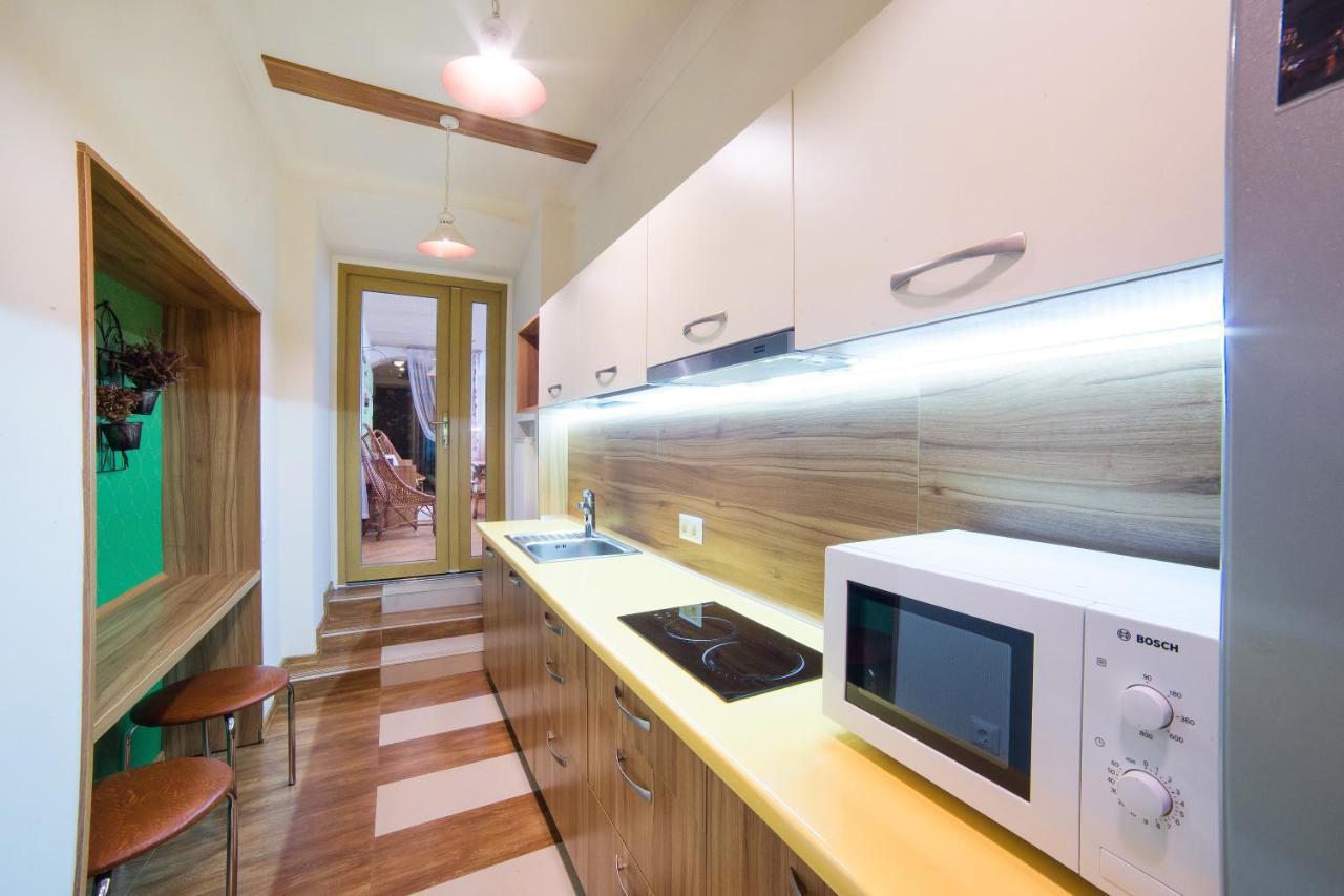 Apart Hotel On Rynok Square Lviv Bagian luar foto