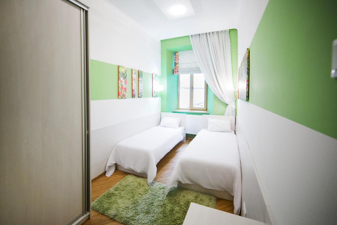 Apart Hotel On Rynok Square Lviv Bagian luar foto