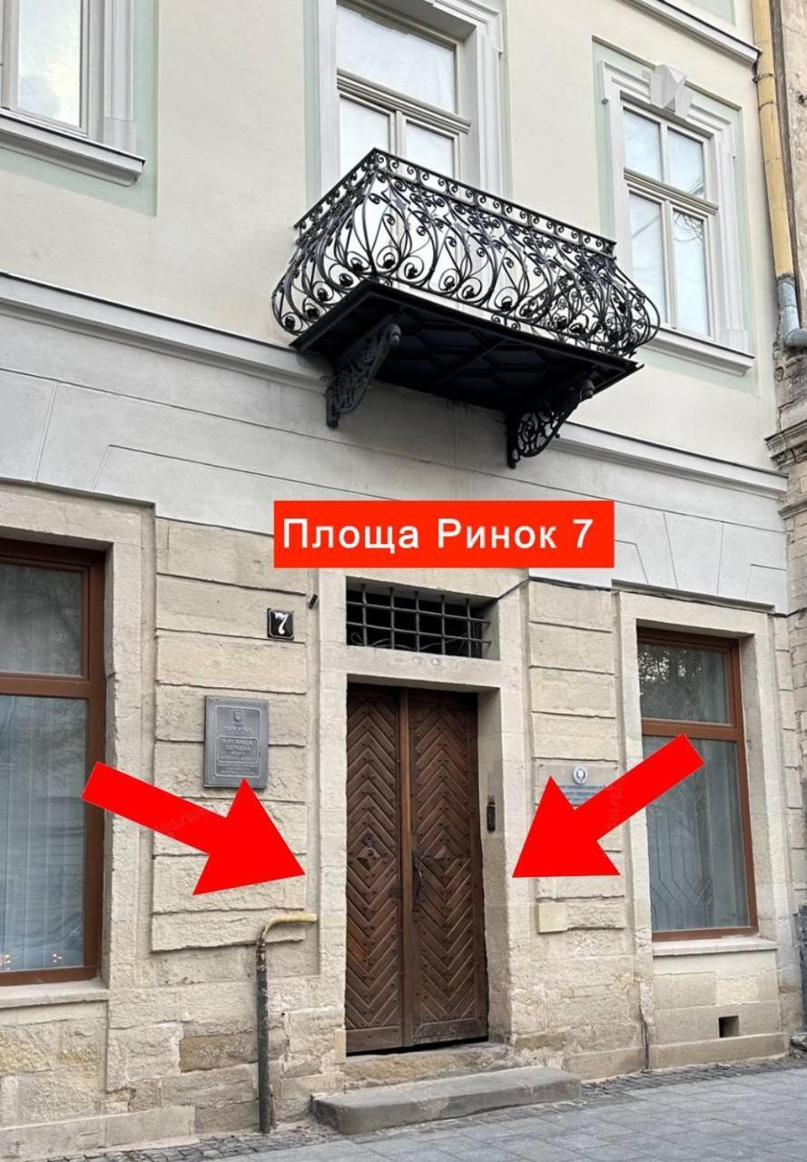 Apart Hotel On Rynok Square Lviv Bagian luar foto