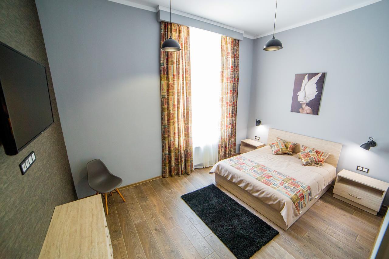 Apart Hotel On Rynok Square Lviv Bagian luar foto