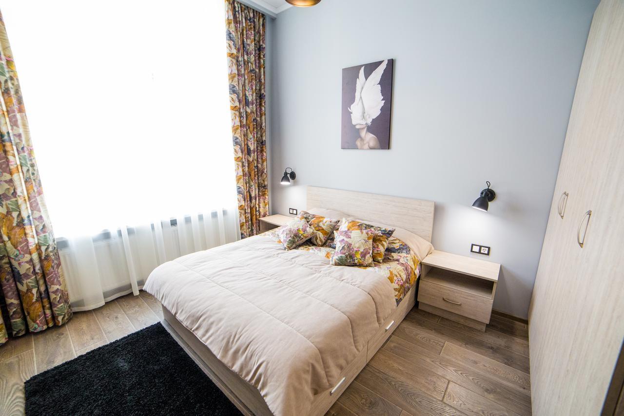 Apart Hotel On Rynok Square Lviv Bagian luar foto