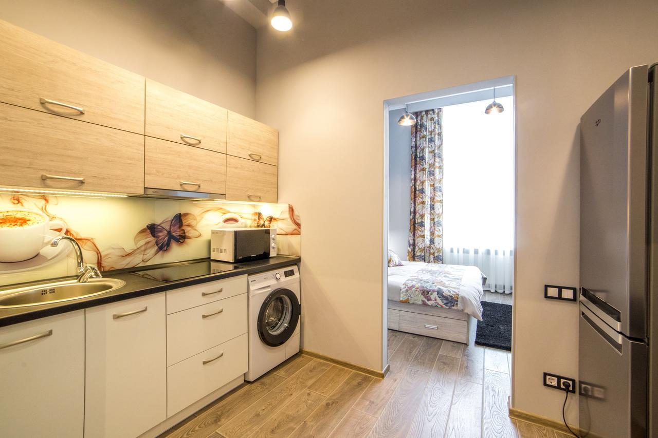 Apart Hotel On Rynok Square Lviv Bagian luar foto
